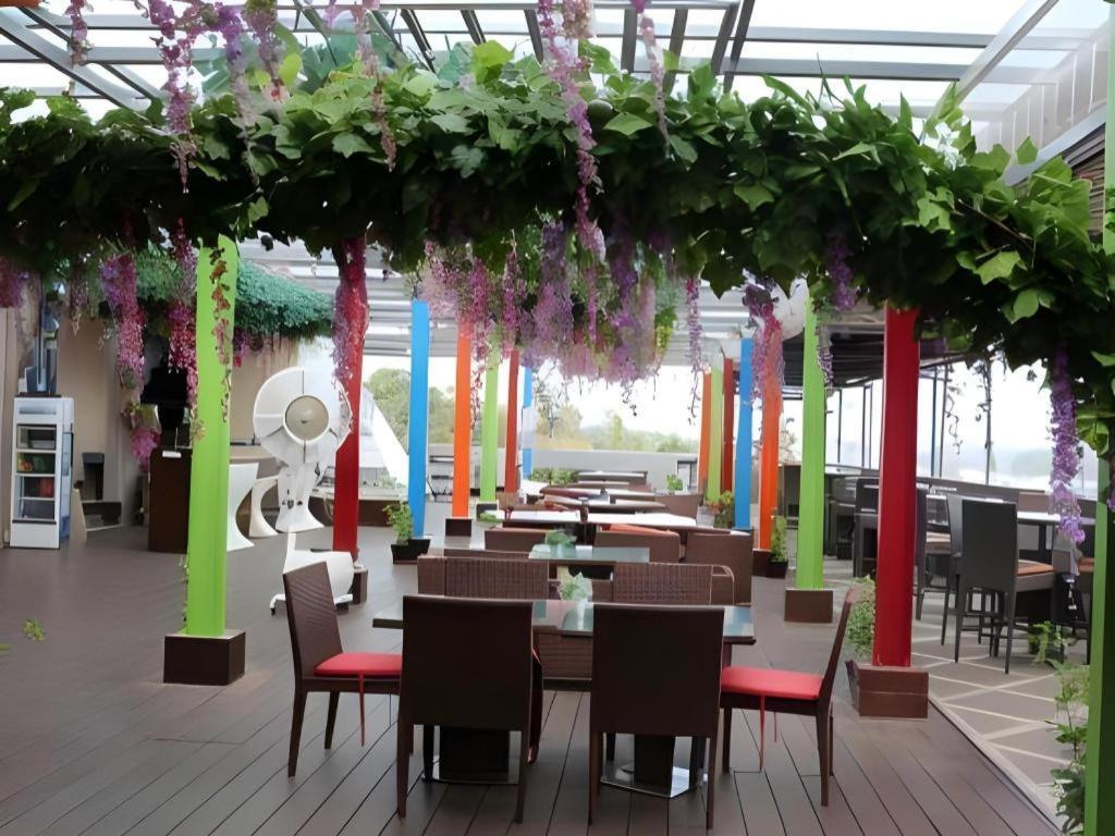 The Belagri Hotel And Convention Соронг Екстериор снимка