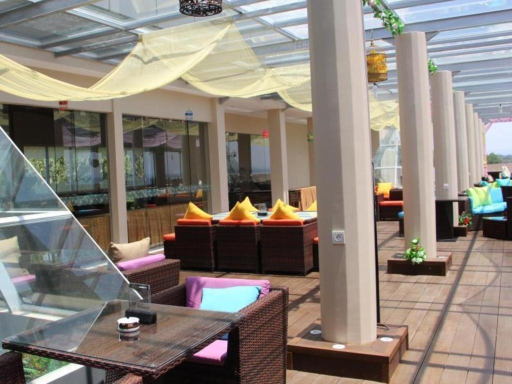 The Belagri Hotel And Convention Соронг Екстериор снимка