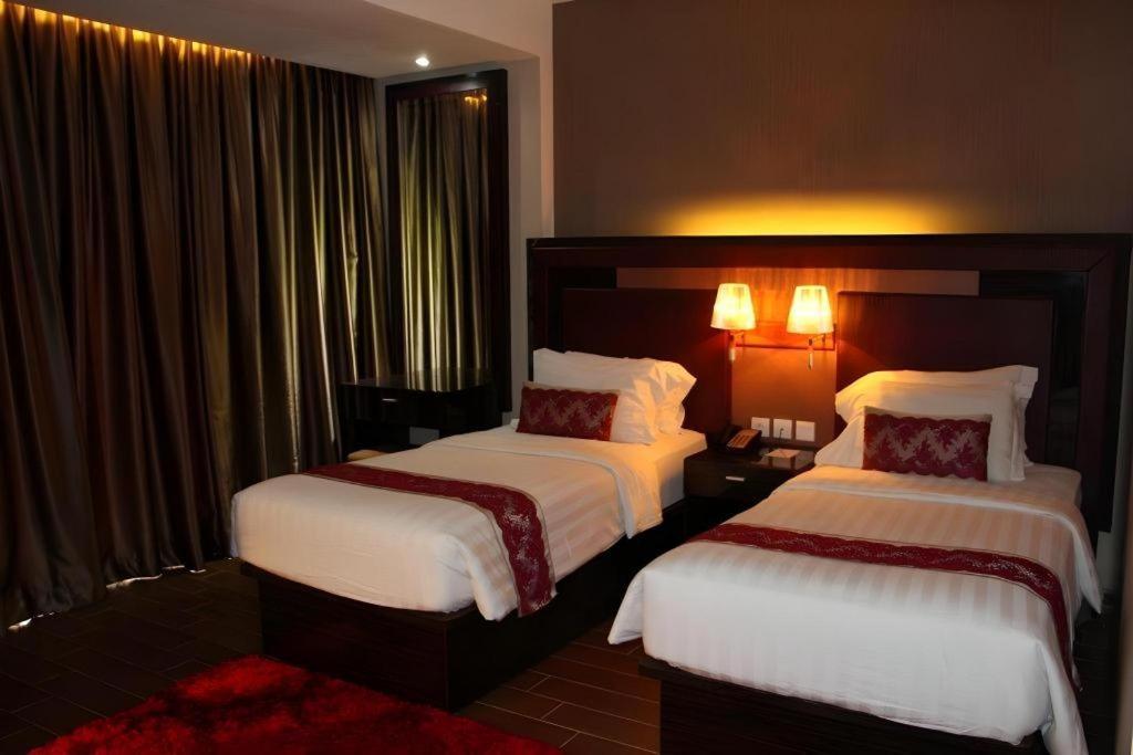 The Belagri Hotel And Convention Соронг Екстериор снимка
