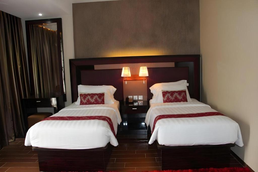 The Belagri Hotel And Convention Соронг Екстериор снимка