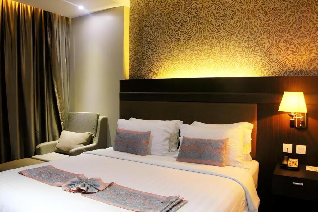The Belagri Hotel And Convention Соронг Екстериор снимка