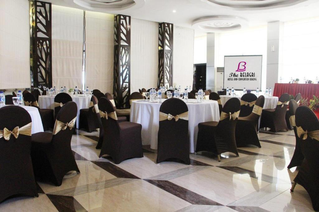 The Belagri Hotel And Convention Соронг Екстериор снимка